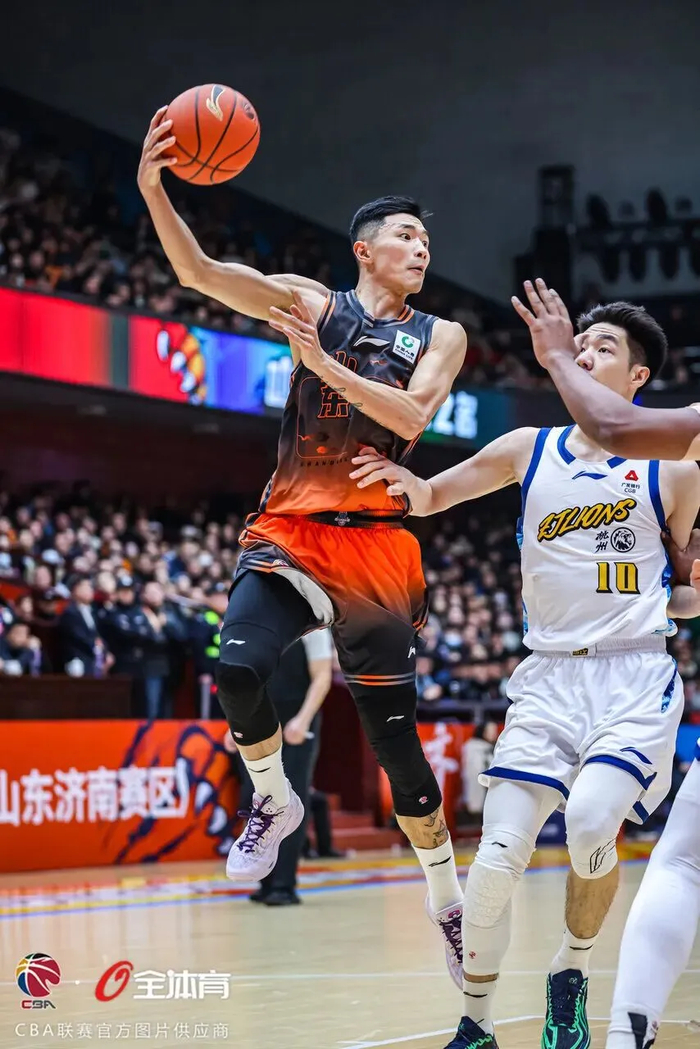 GA黄金甲平台-球迷的呐喊与球队的蜕变：山东男篮主场战胜广厦背后的深层逻辑|山东队|浙江广厦|卫冕冠军|易建联|丁彦雨航_新浪体育_新浪新闻