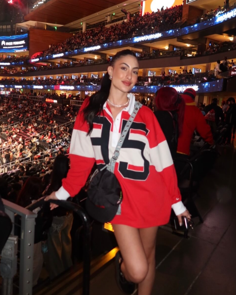 GA黄金甲登录入口-老鹰美女球迷观战 颜值身材俱佳！主队豪取5连胜领先雄鹿5个胜场