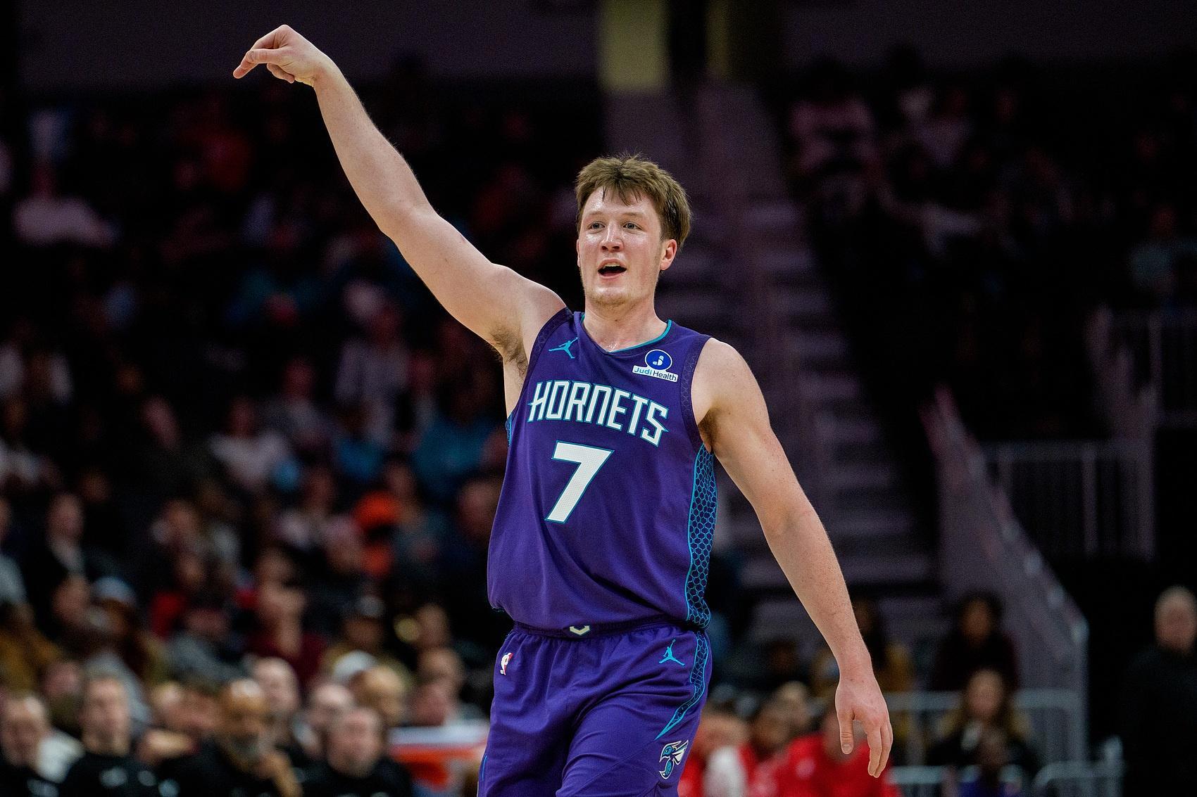 GA黄金甲平台-1战轰进29个三分球！黄蜂大胜凯尔特人，证明湖人的1个操作太关键